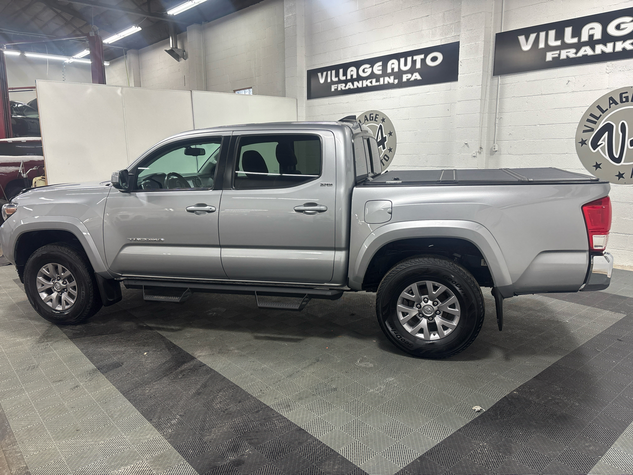 Toyota Tacoma 4WD Double Cab V6 AT SR5 (Natl) 2016
