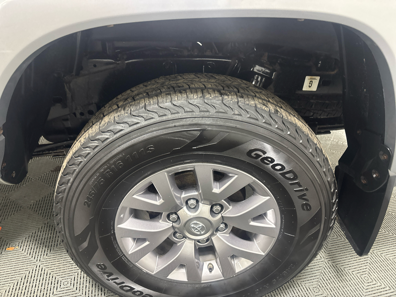 Toyota Tacoma 4WD Double Cab V6 AT SR5 (Natl) 2016