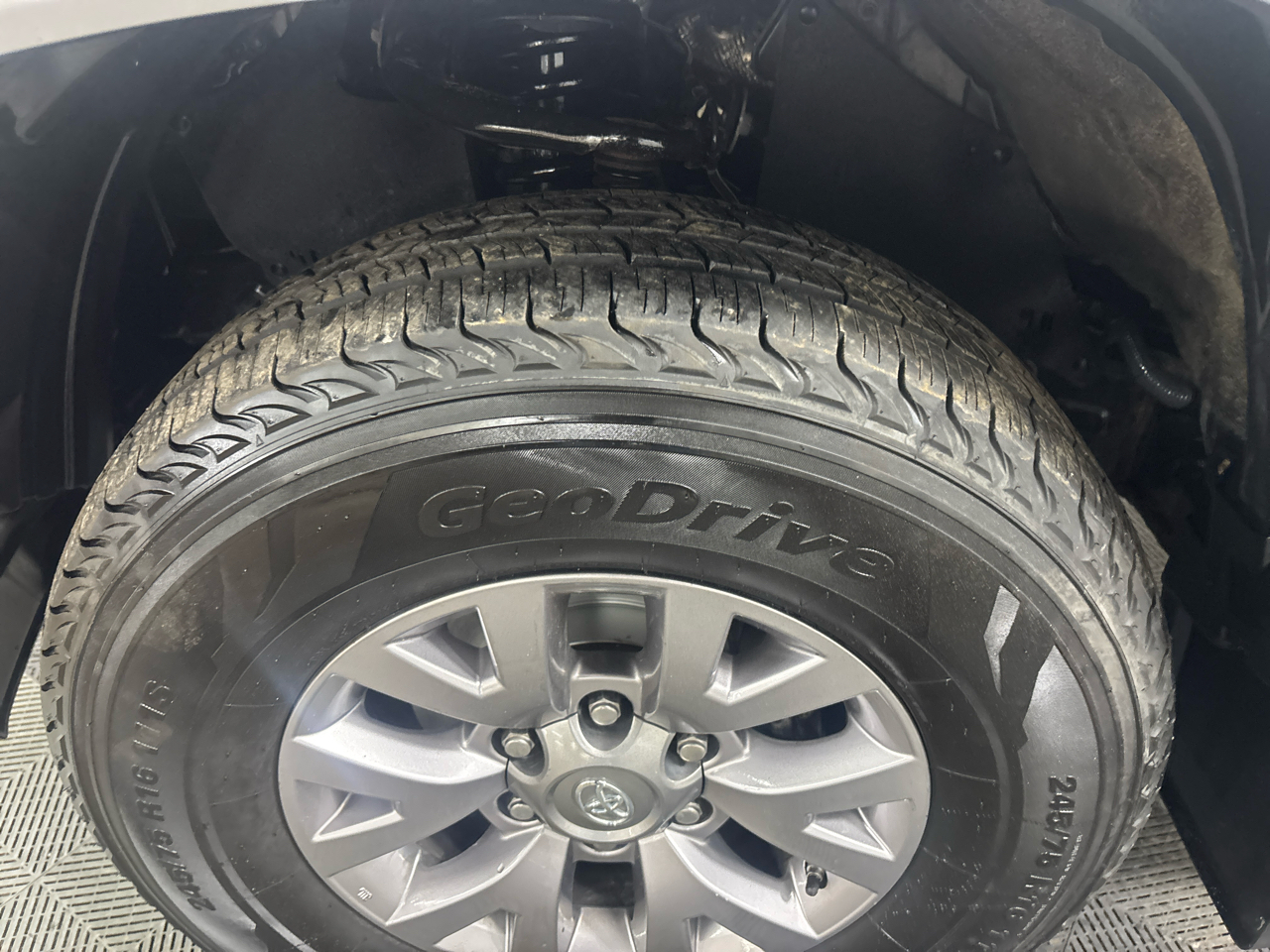 Toyota Tacoma 4WD Double Cab V6 AT SR5 (Natl) 2016