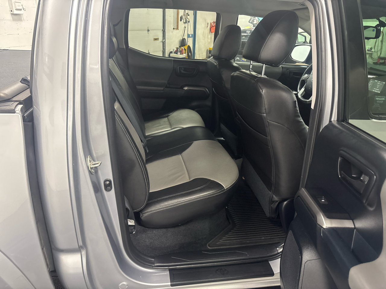 Toyota Tacoma 4WD Double Cab V6 AT SR5 (Natl) 2016