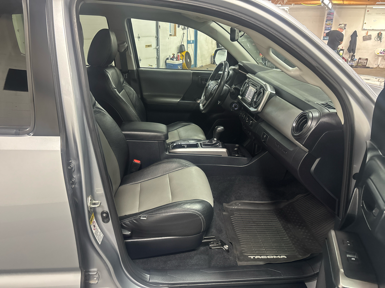 Toyota Tacoma 4WD Double Cab V6 AT SR5 (Natl) 2016