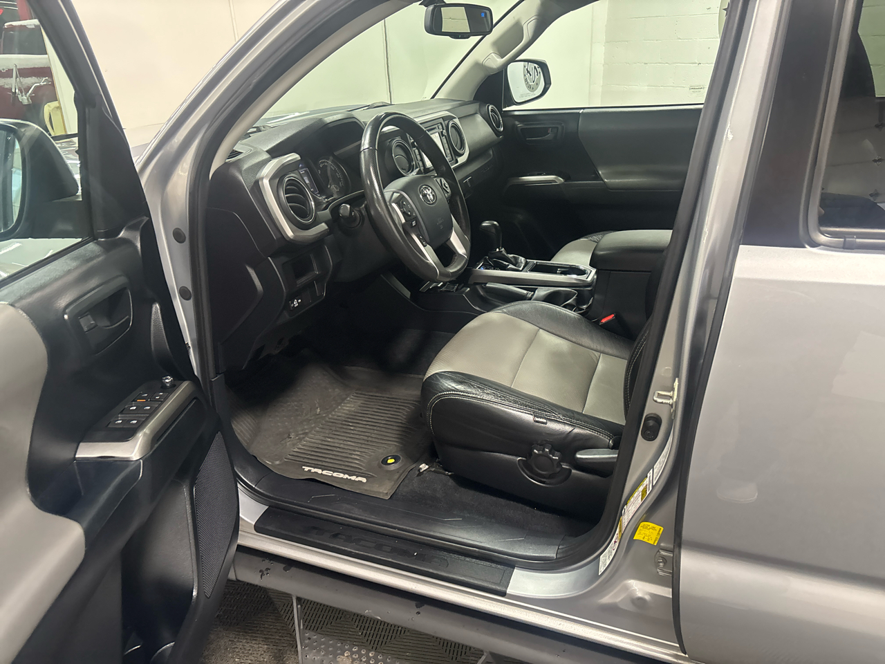 Toyota Tacoma 4WD Double Cab V6 AT SR5 (Natl) 2016