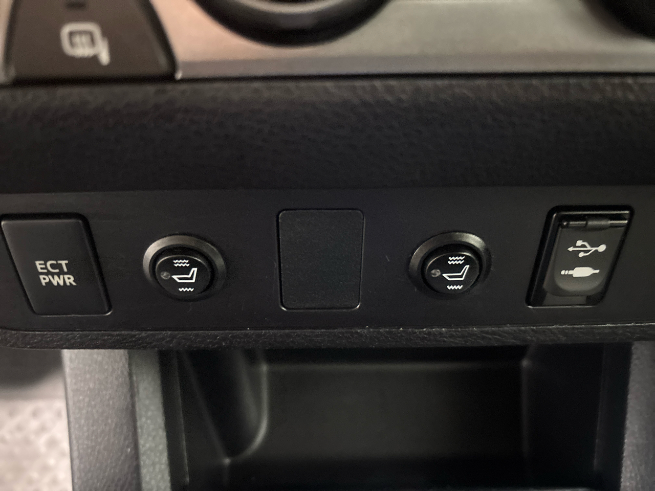 Toyota Tacoma 4WD Double Cab V6 AT SR5 (Natl) 2016