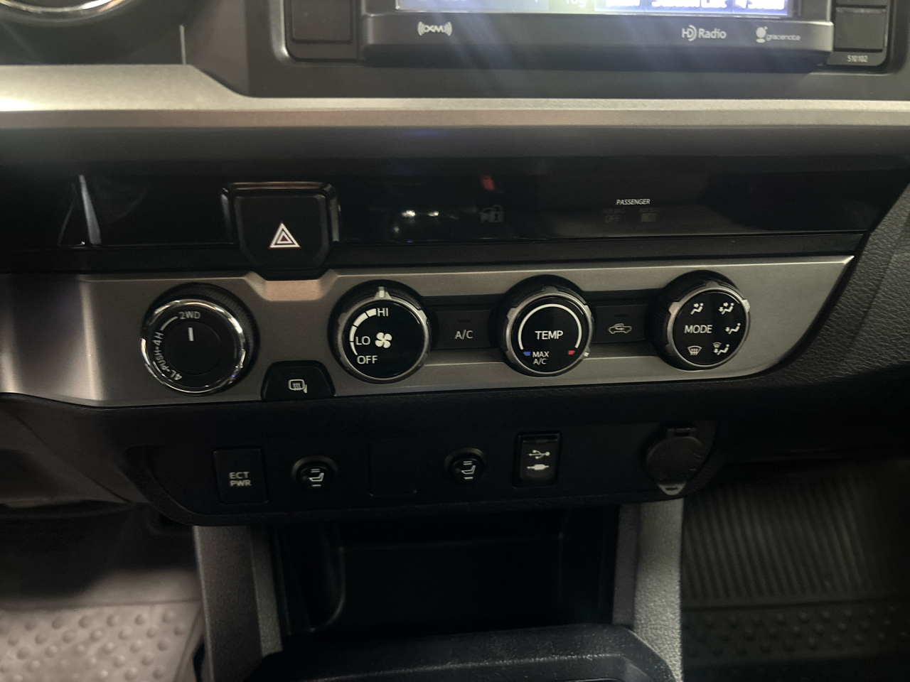 Toyota Tacoma 4WD Double Cab V6 AT SR5 (Natl) 2016