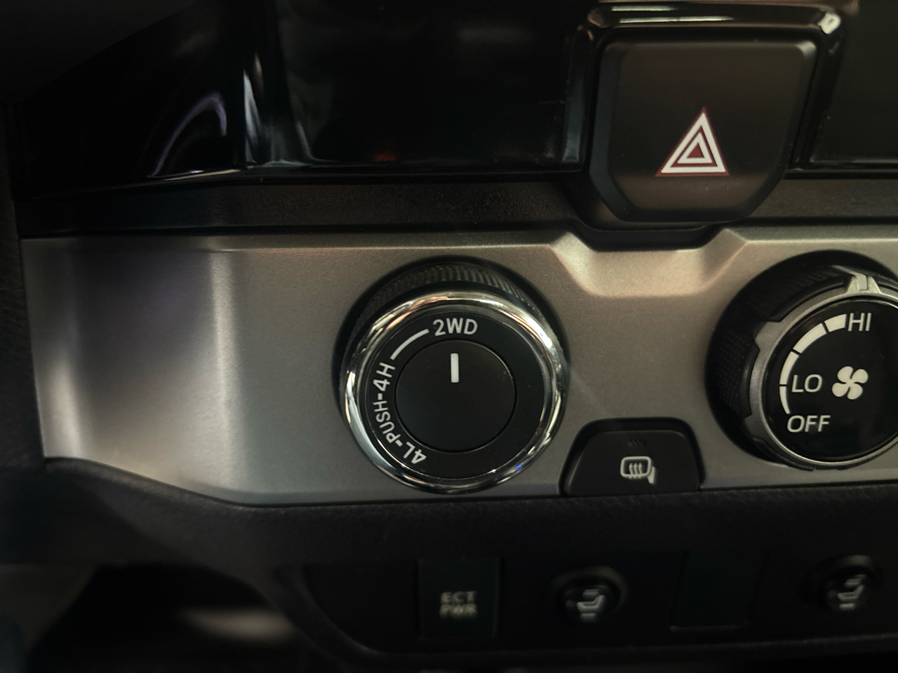 Toyota Tacoma 4WD Double Cab V6 AT SR5 (Natl) 2016