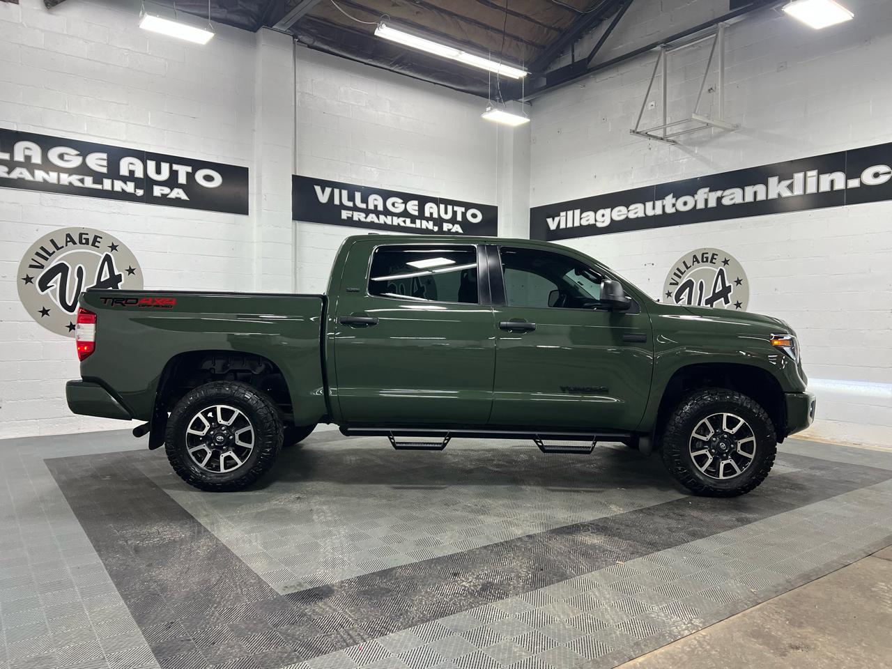 Toyota Tundra SR5 5.7L V8 CrewMax 4WD 2021