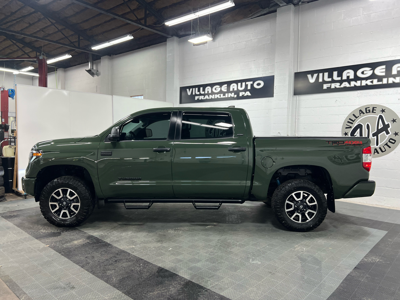 Toyota Tundra SR5 5.7L V8 CrewMax 4WD 2021