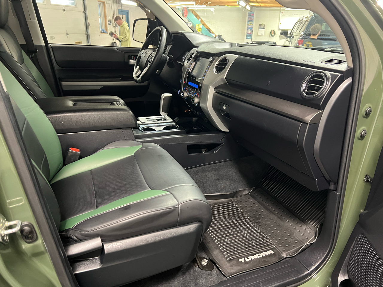 Toyota Tundra SR5 5.7L V8 CrewMax 4WD 2021