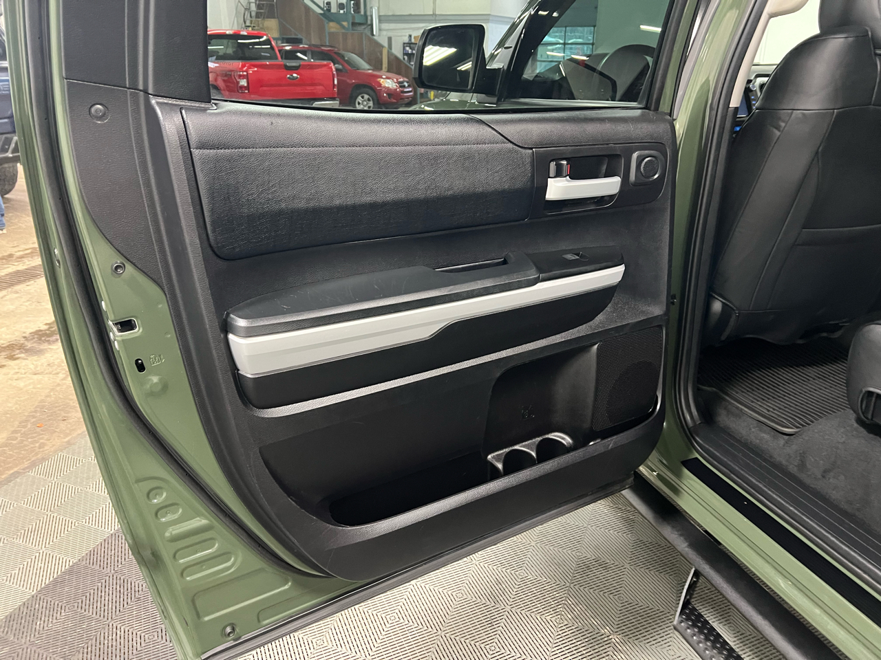 Toyota Tundra SR5 5.7L V8 CrewMax 4WD 2021