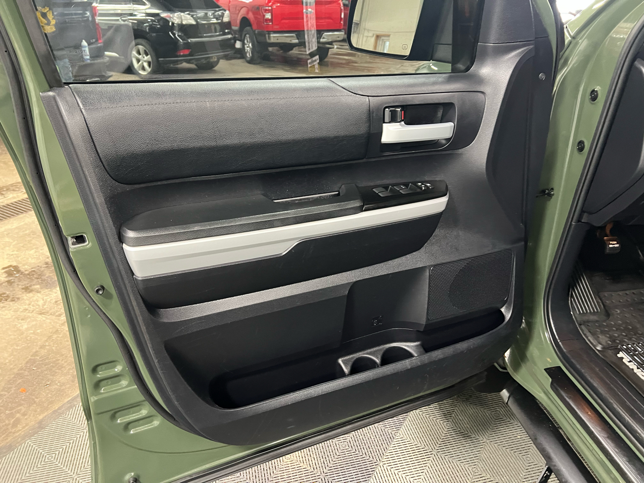 Toyota Tundra SR5 5.7L V8 CrewMax 4WD 2021