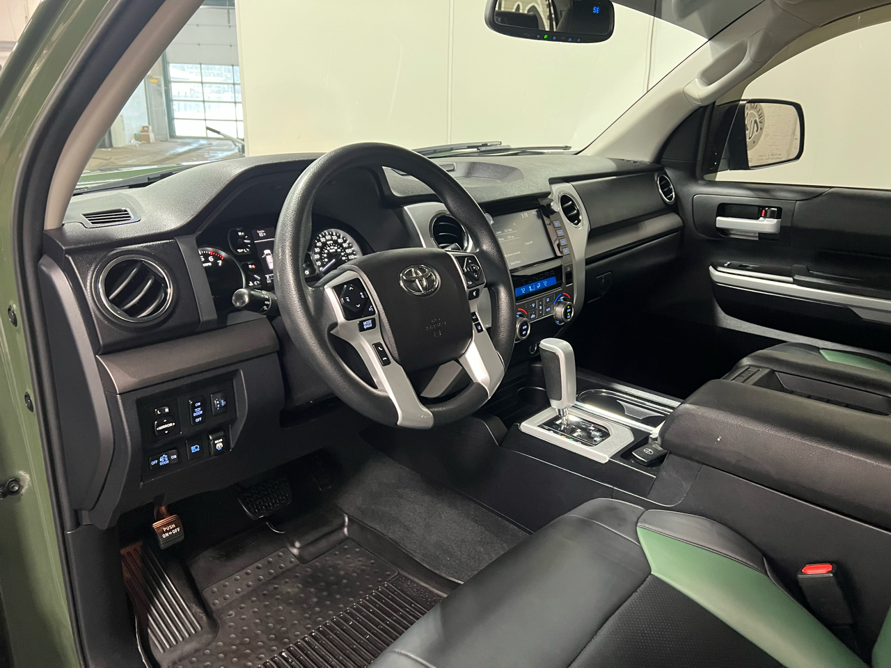 Toyota Tundra SR5 5.7L V8 CrewMax 4WD 2021