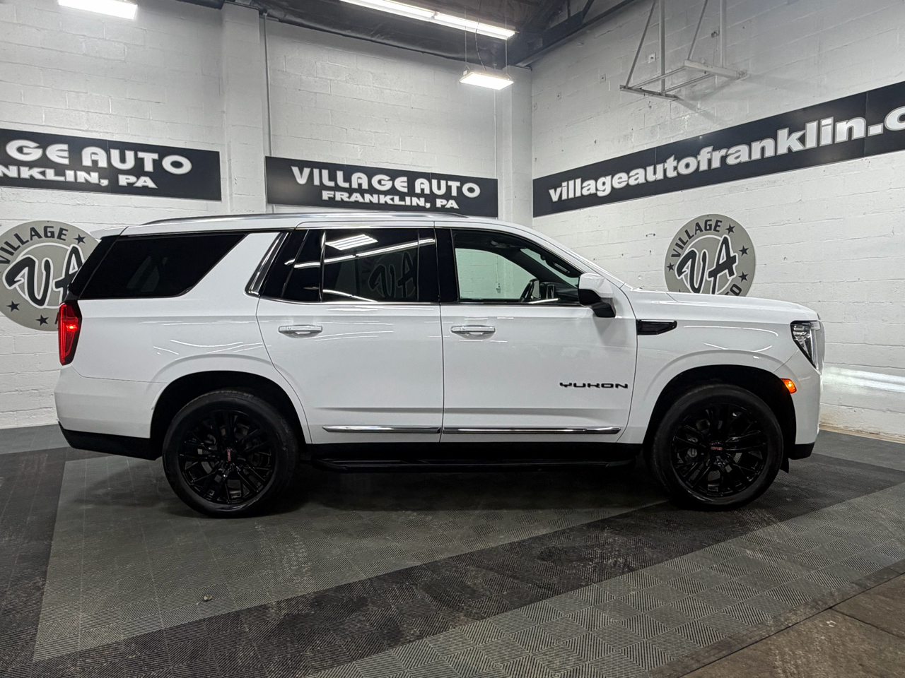 GMC Yukon SLT 4WD 2023