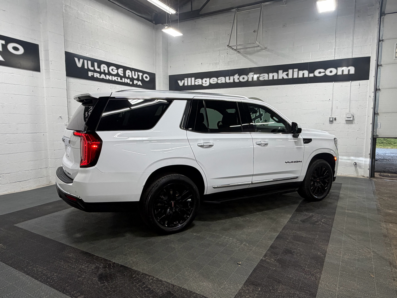 GMC Yukon SLT 4WD 2023