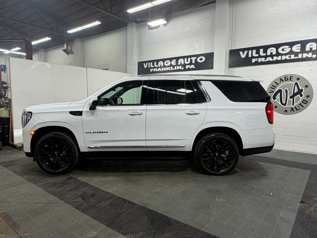 GMC Yukon SLT 4WD 2023