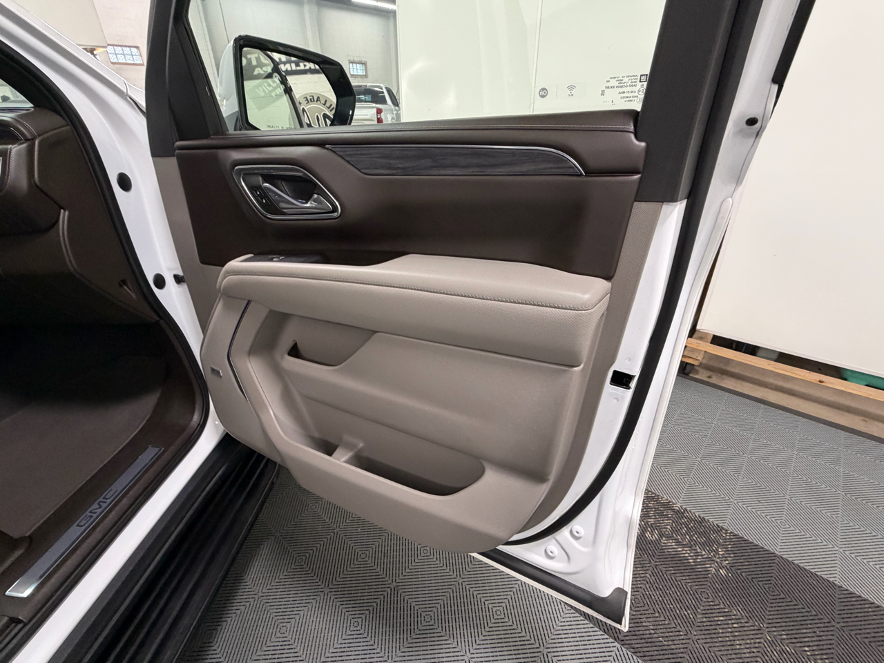 GMC Yukon SLT 4WD 2023