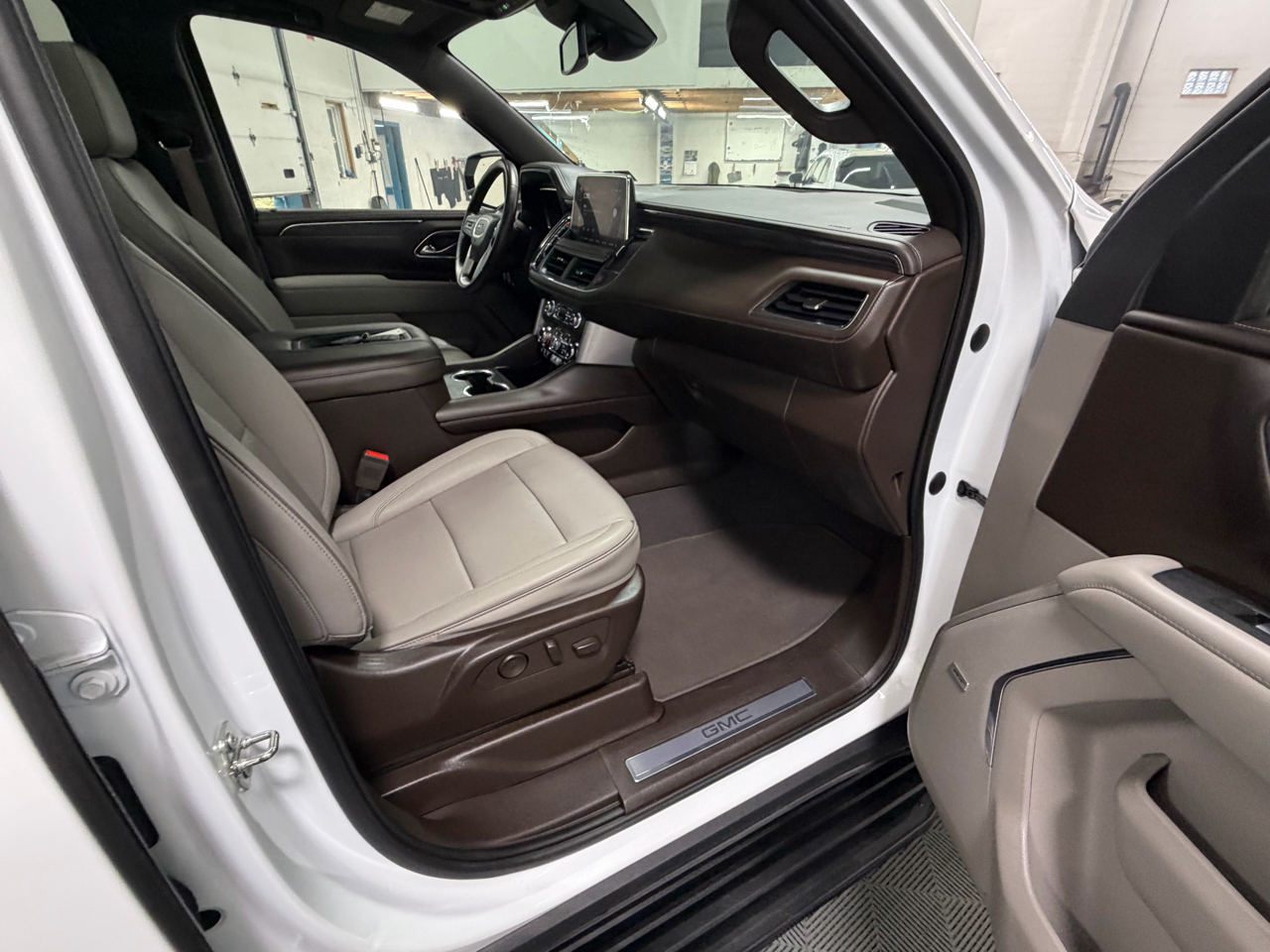 GMC Yukon SLT 4WD 2023