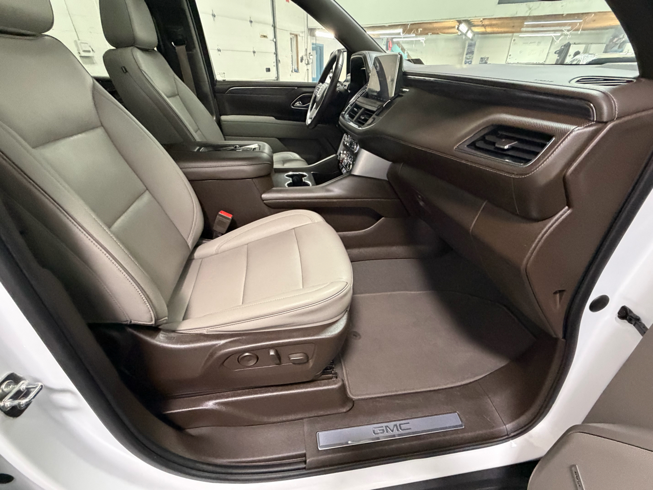 GMC Yukon SLT 4WD 2023