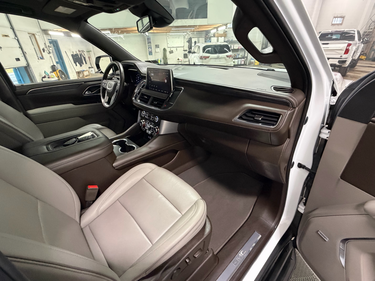 GMC Yukon SLT 4WD 2023