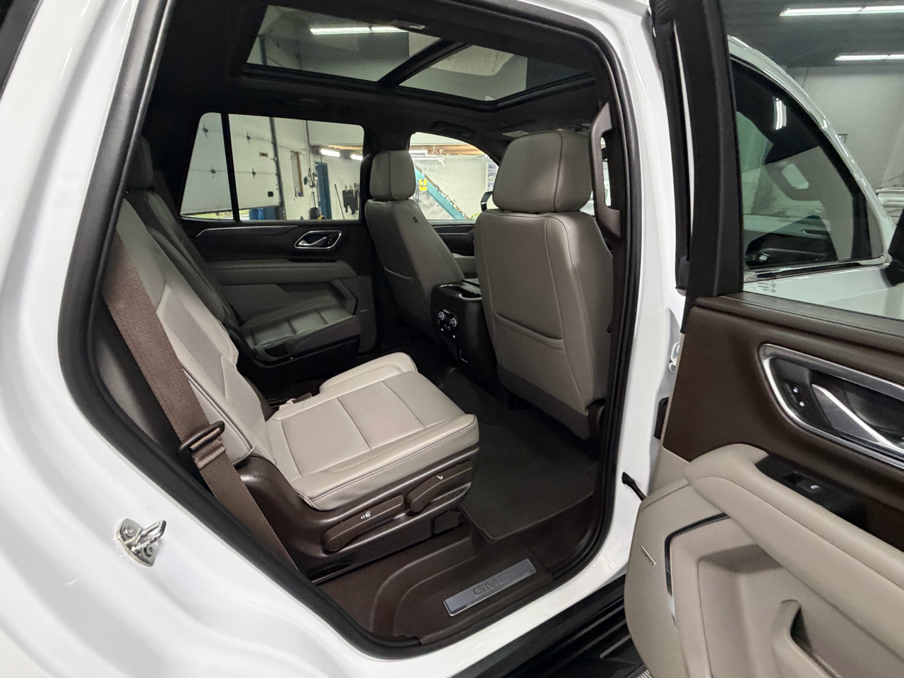 GMC Yukon SLT 4WD 2023