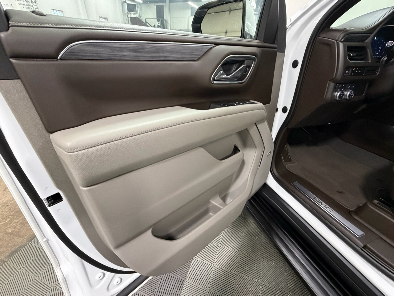 GMC Yukon SLT 4WD 2023