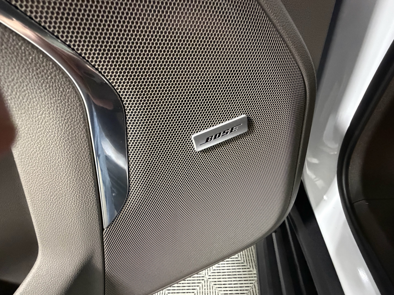 GMC Yukon SLT 4WD 2023