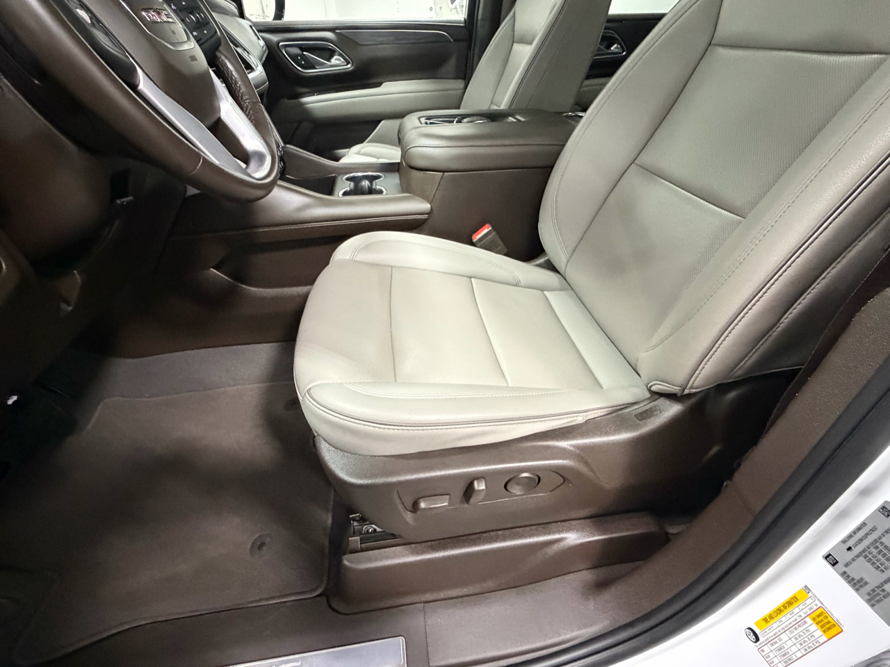 GMC Yukon SLT 4WD 2023