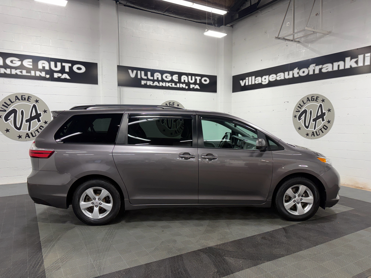 Toyota Sienna LE FWD 8-Passenger V6 2016
