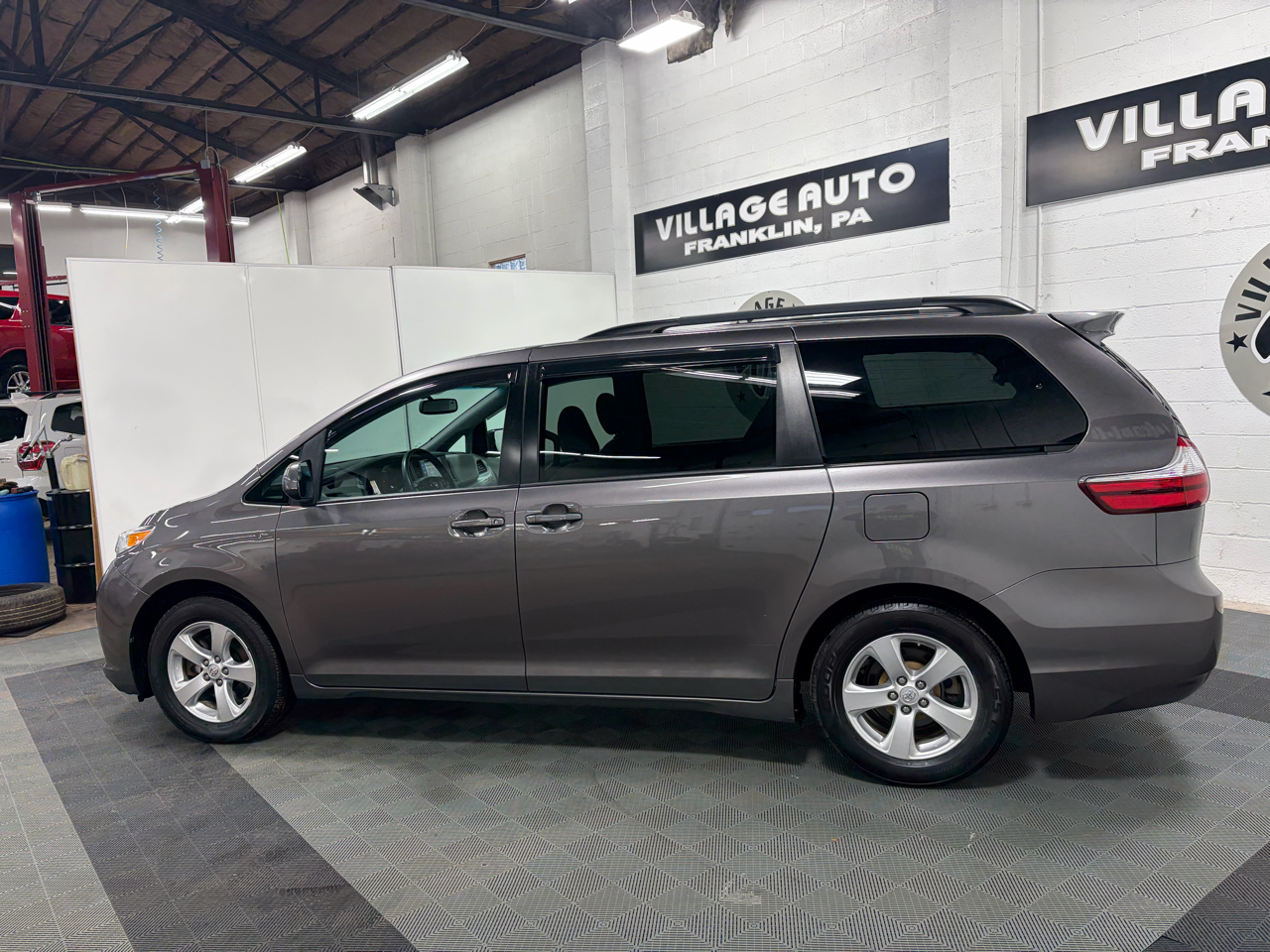 Toyota Sienna LE FWD 8-Passenger V6 2016
