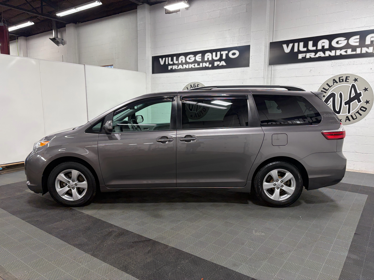 Toyota Sienna LE FWD 8-Passenger V6 2016