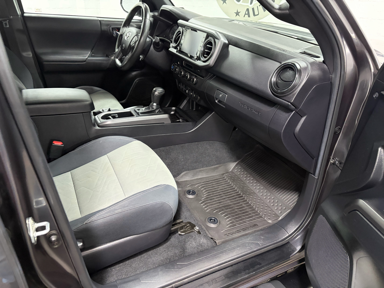 Toyota Tacoma 4WD Double Cab V6 AT TRD Off Road (Natl) 2021