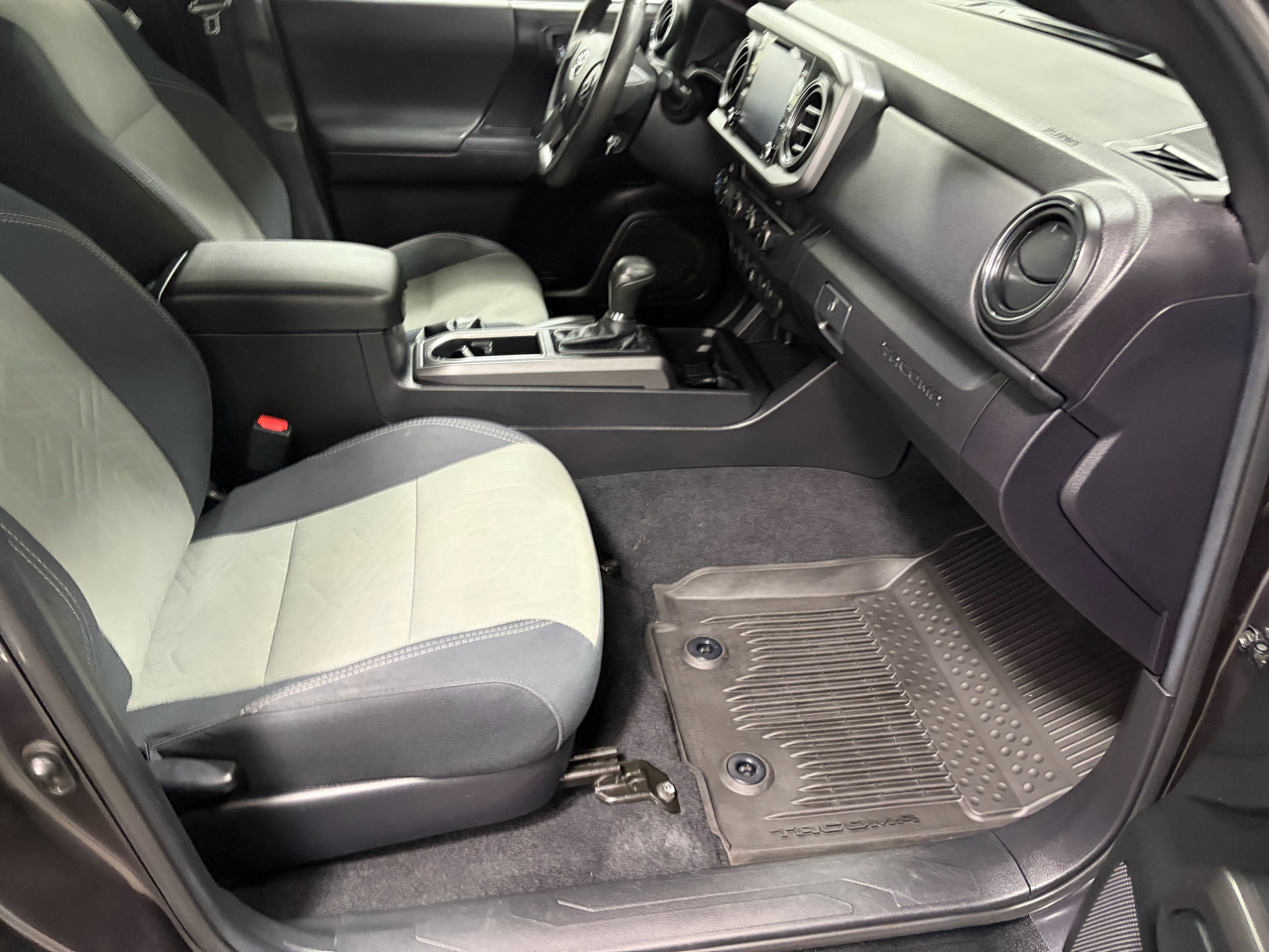 Toyota Tacoma 4WD Double Cab V6 AT TRD Off Road (Natl) 2021