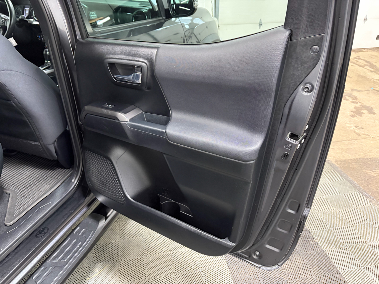 Toyota Tacoma 4WD Double Cab V6 AT TRD Off Road (Natl) 2021