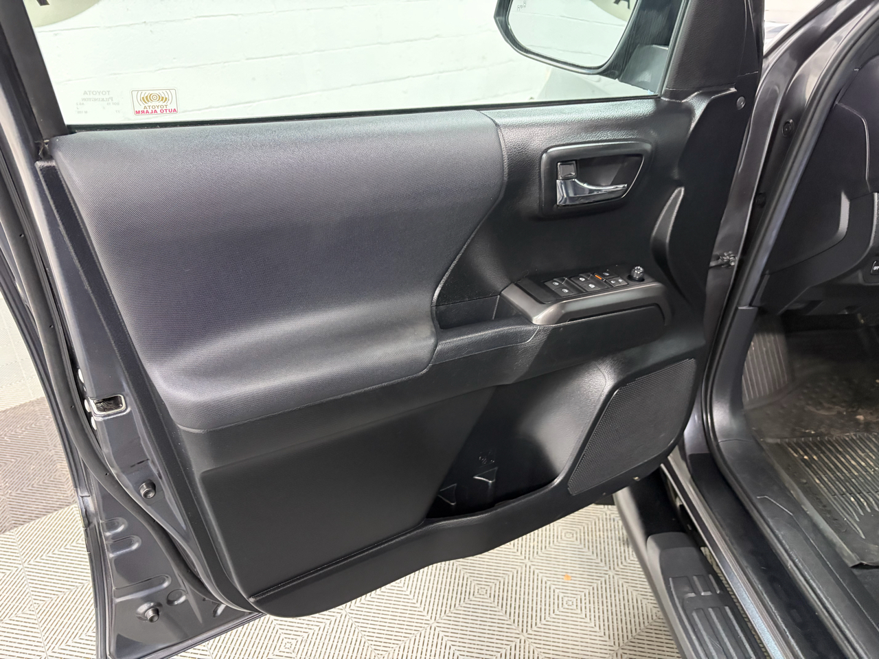 Toyota Tacoma 4WD Double Cab V6 AT TRD Off Road (Natl) 2021