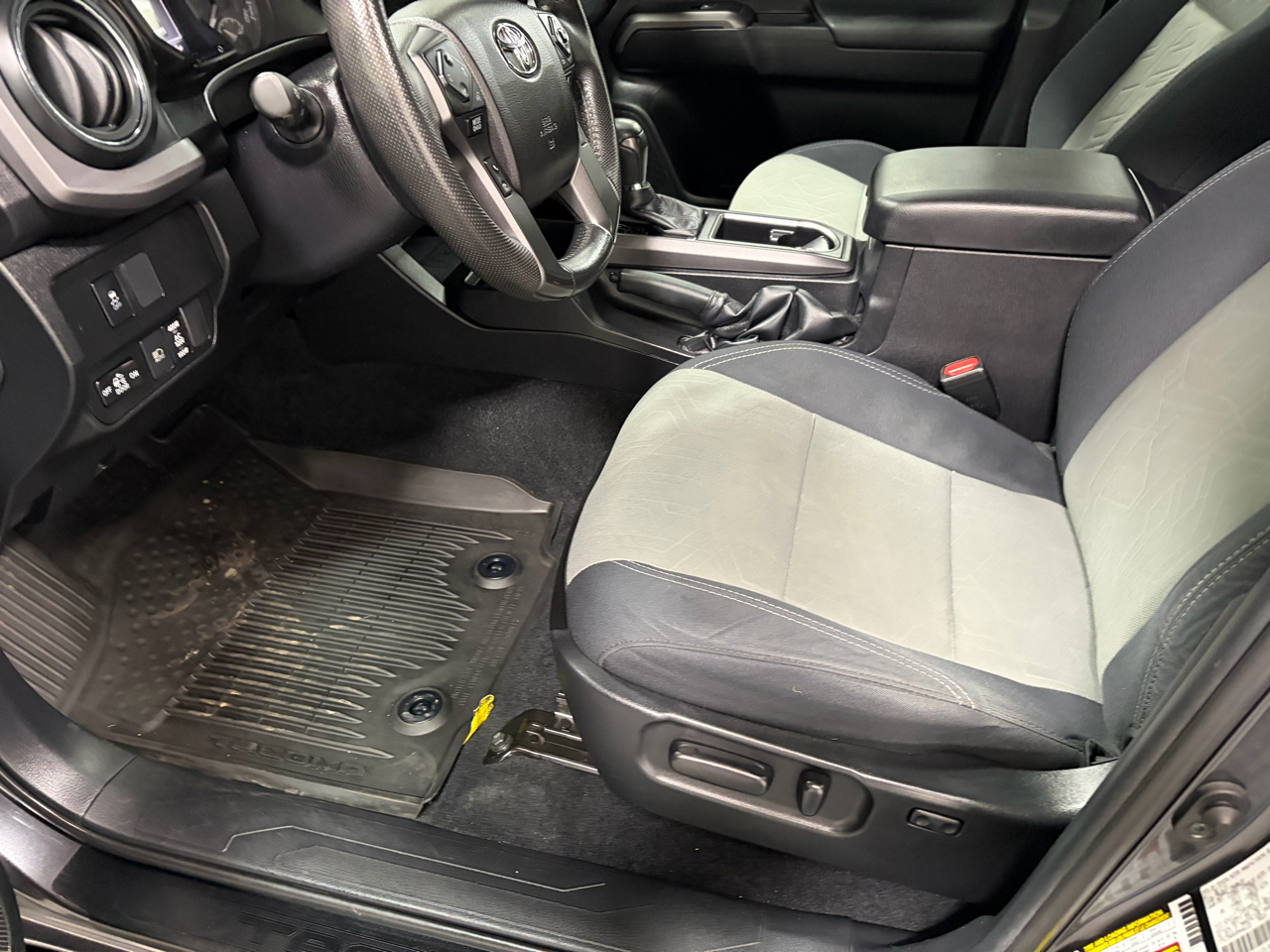 Toyota Tacoma 4WD Double Cab V6 AT TRD Off Road (Natl) 2021