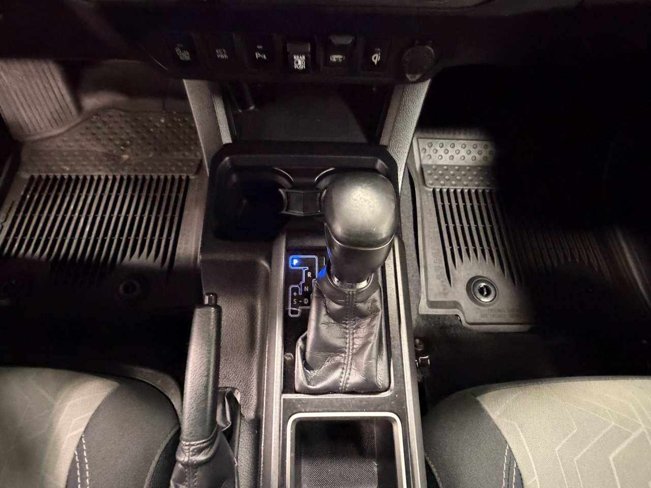 Toyota Tacoma 4WD Double Cab V6 AT TRD Off Road (Natl) 2021