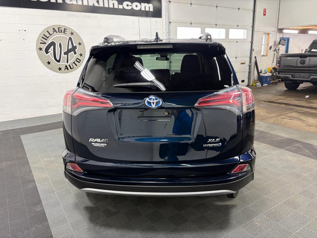 Toyota RAV4 Hybrid XLE 2017