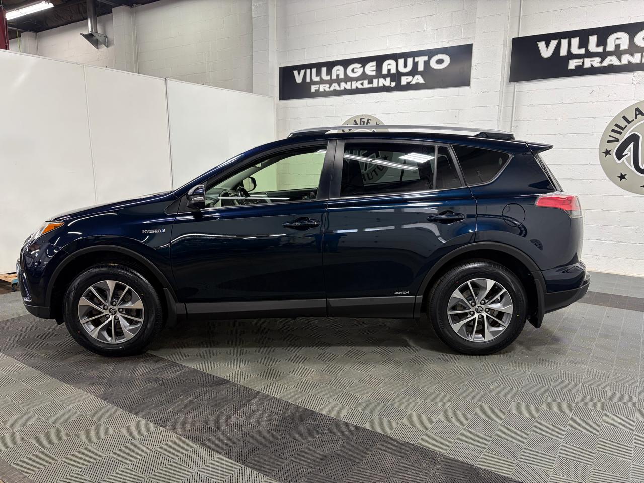 Toyota RAV4 Hybrid XLE 2017