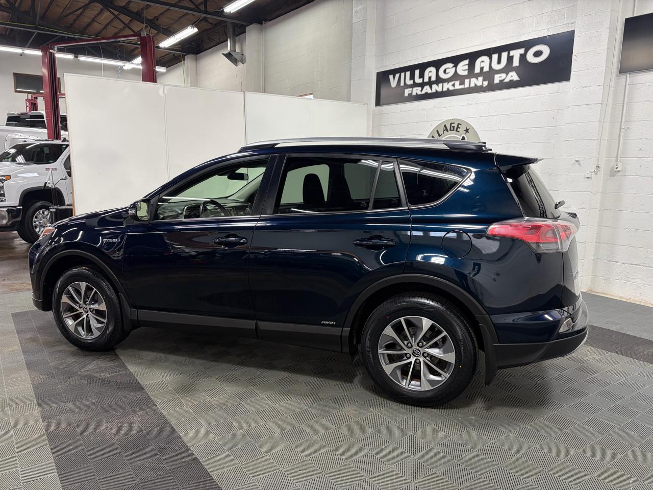 Toyota RAV4 Hybrid XLE 2017