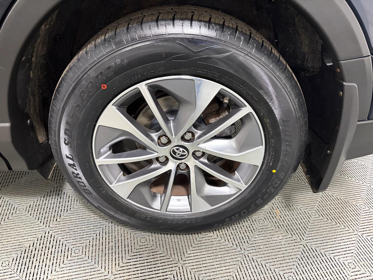 Toyota RAV4 Hybrid XLE 2017