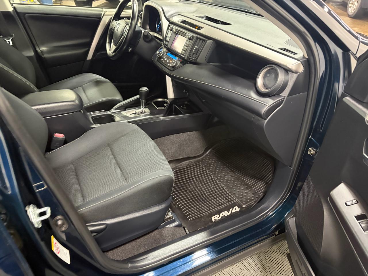 Toyota RAV4 Hybrid XLE 2017