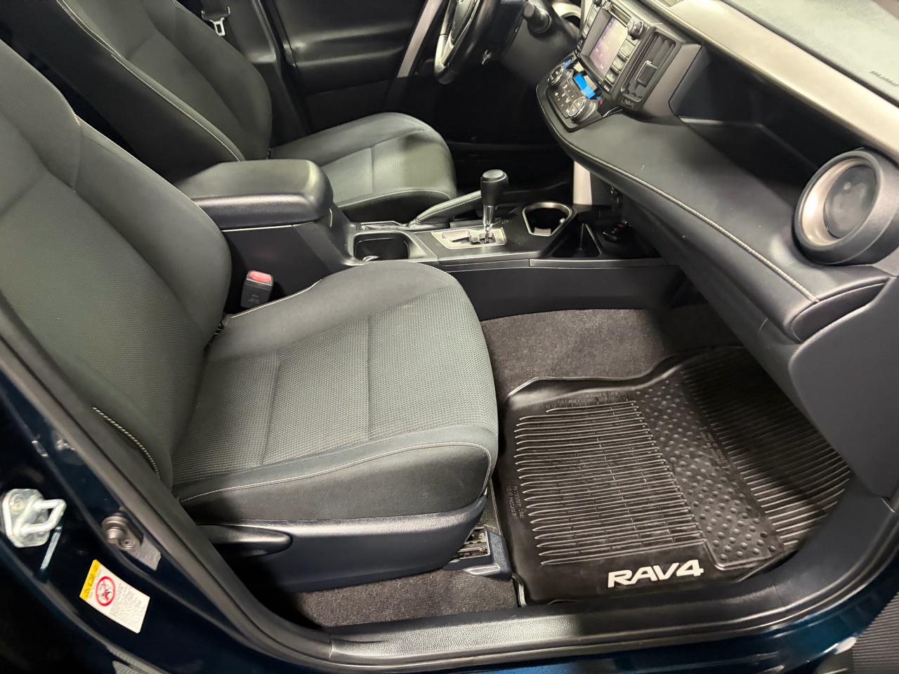 Toyota RAV4 Hybrid XLE 2017