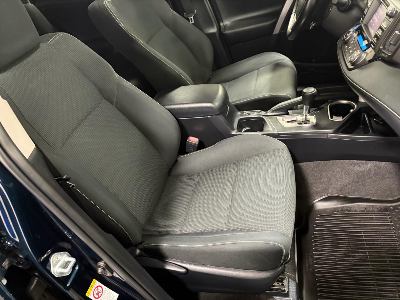 Toyota RAV4 Hybrid XLE 2017