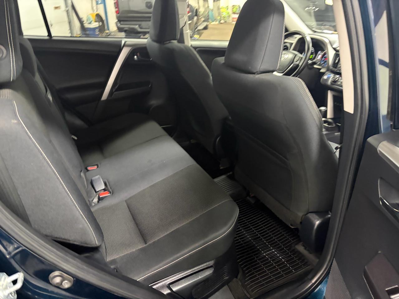 Toyota RAV4 Hybrid XLE 2017