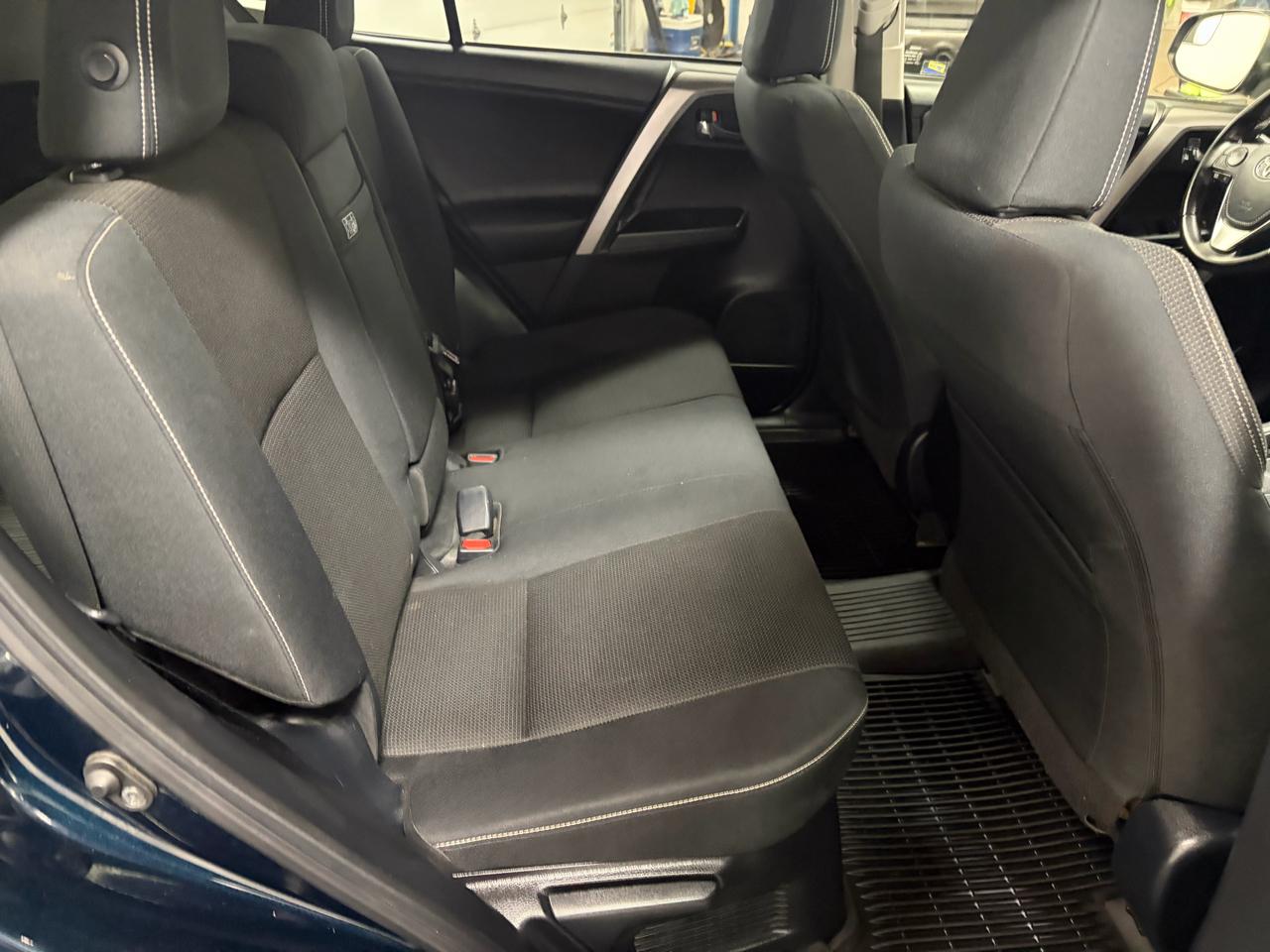 Toyota RAV4 Hybrid XLE 2017