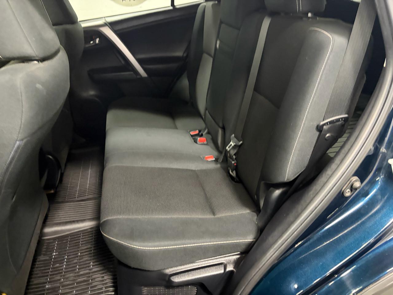 Toyota RAV4 Hybrid XLE 2017