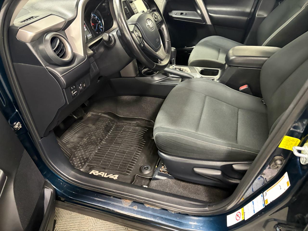 Toyota RAV4 Hybrid XLE 2017