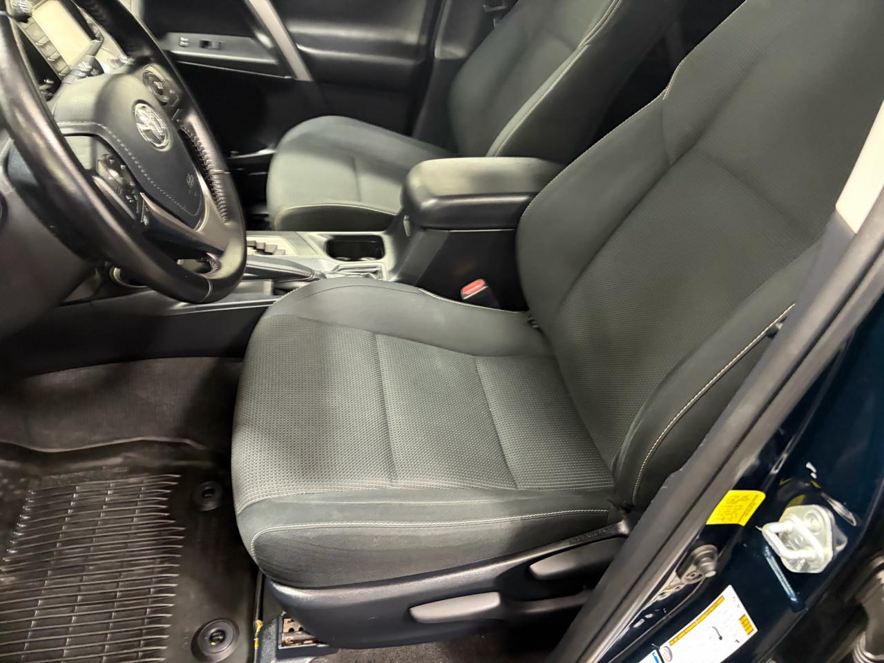 Toyota RAV4 Hybrid XLE 2017