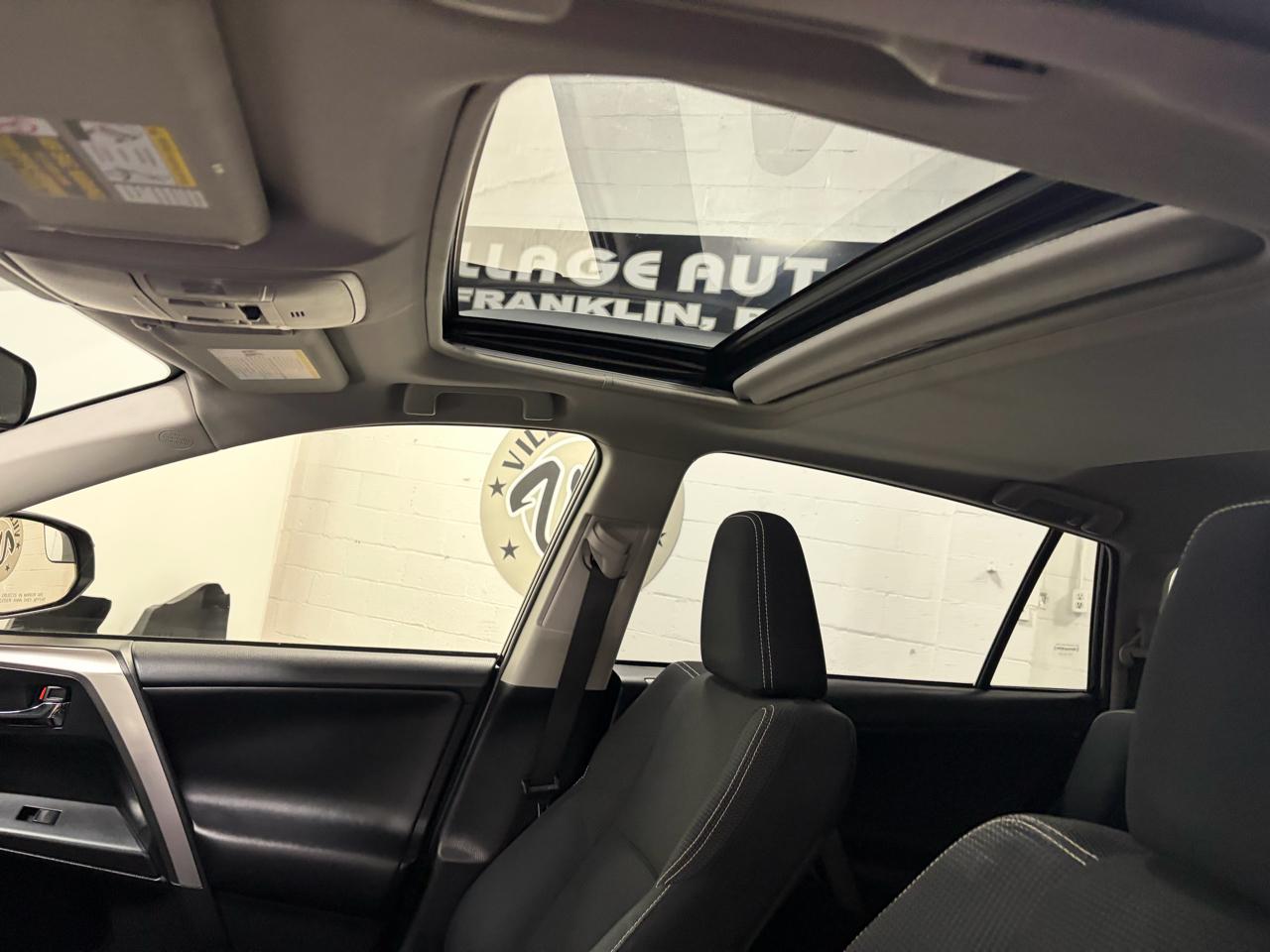 Toyota RAV4 Hybrid XLE 2017