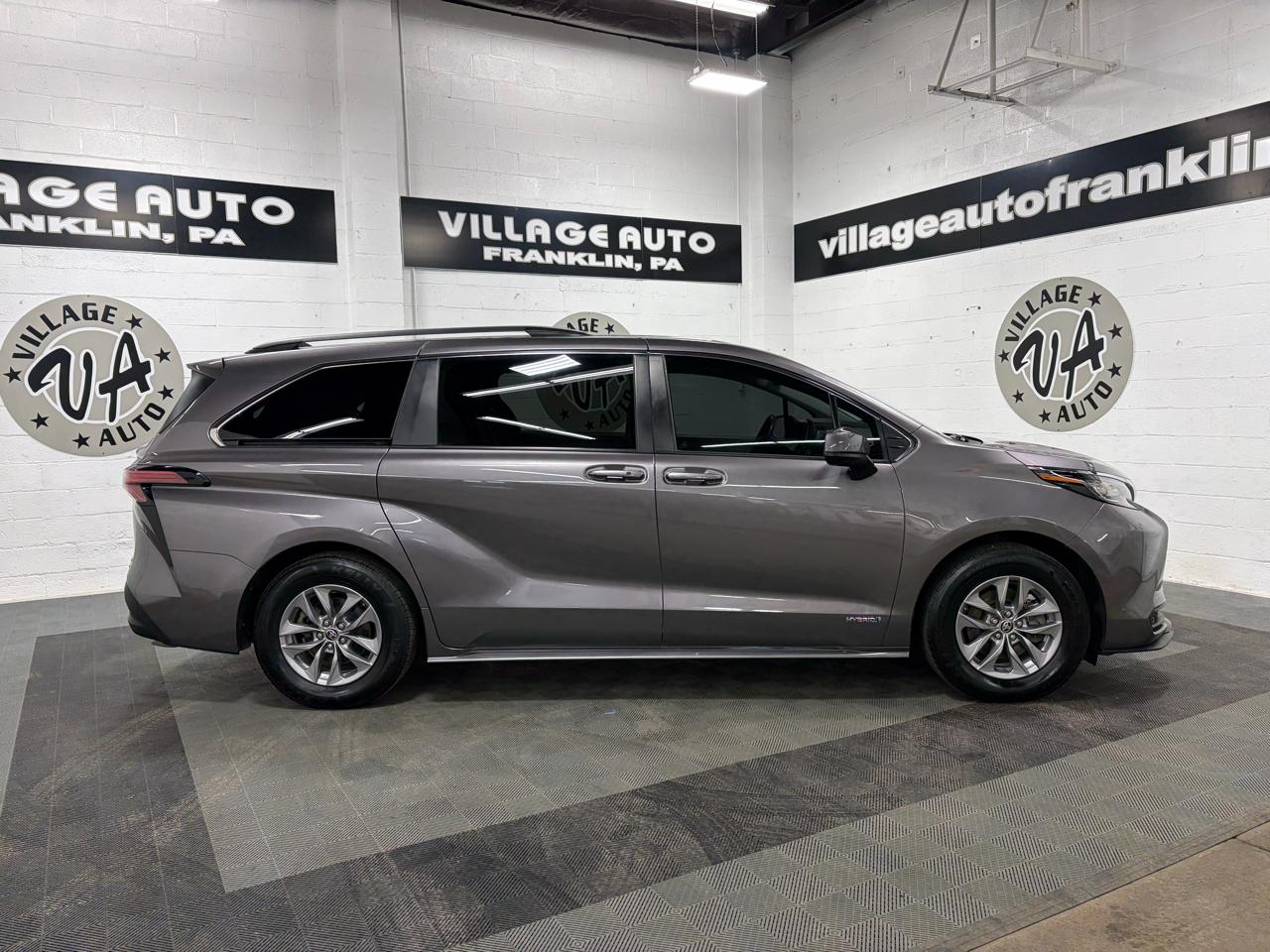 Toyota Sienna LE 8-Passenger AWD 2021
