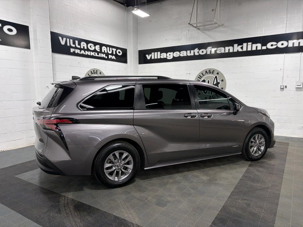 Toyota Sienna LE 8-Passenger AWD 2021